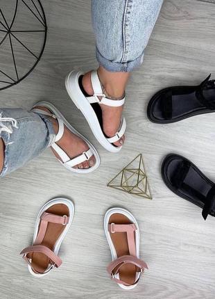 Женские босоножки