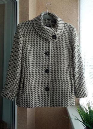 Красивое осеннее пальто с содержанием шерсти