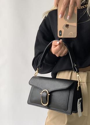 Чорна шкіряна жіноча сумка