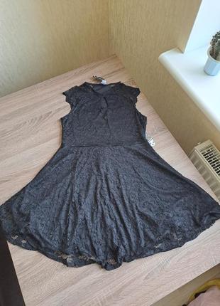 Черное кружевое платье