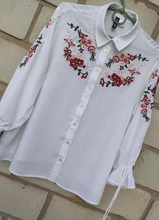 Нежная блуза с вышивками р. м1 фото