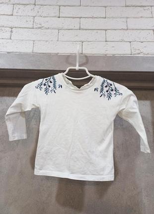 Очень красивая,фирменная,с вышивочкой кофточка на девочку