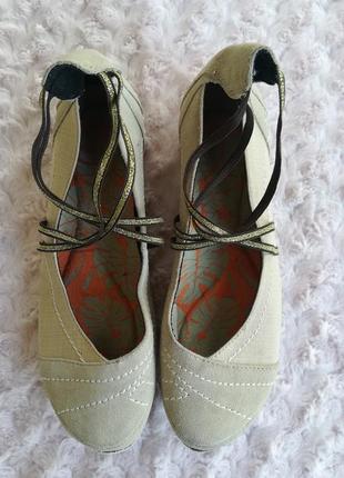 Жіноче взуття  на підошві з пісочної замші на ремінці для серфінгу cushe molokai