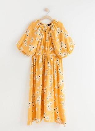 Сукня міді з візерунком, спідницею-кльош і короткими рукавами-балонами.linden