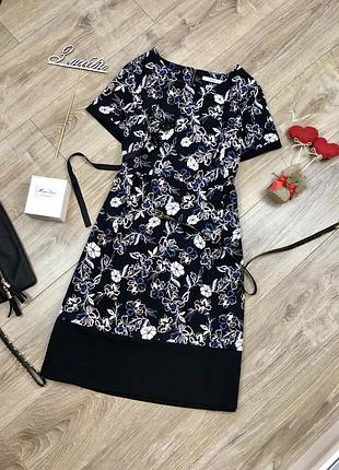 Стильне плаття в квіти і з замочком ззаду