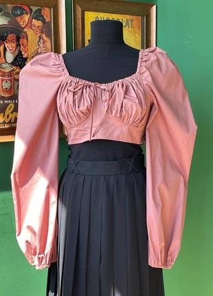 Новий пудровий рожевий кроп топ блуза в австрійському стилі бавовняний з пишними довгими рукавами