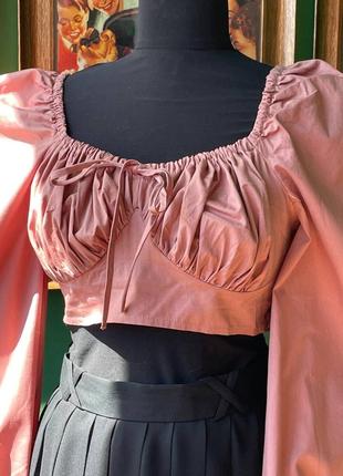 Новый пудровый розовый кроп топ блуза в австрийском стиле хлопковый с пышными длинными рукавами2 фото