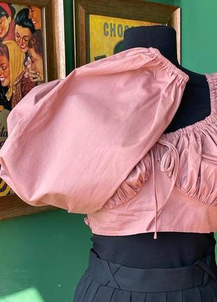 Новый пудровый розовый кроп топ блуза в австрийском стиле хлопковый с пышными длинными рукавами6 фото