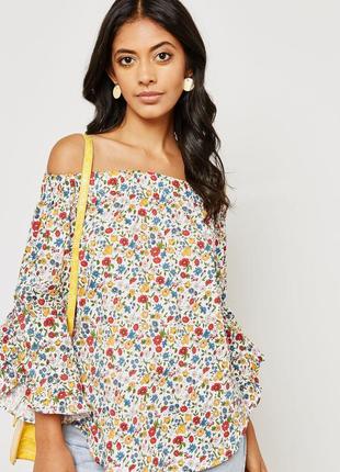 Блуза с открытыми плечами в цветы1 фото