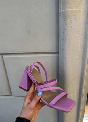 Стильні босоніжки на підборах,на каблуку бузкові/фіолетові/лаванда - жіноче взуття на літо 2023-2024
