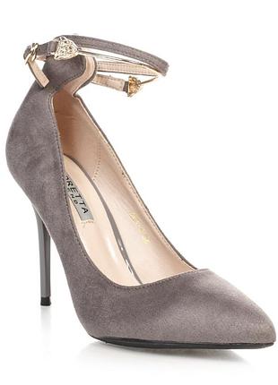 Туфлі на підборах