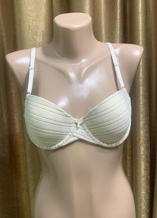 Бюстгальтер бежевый, размер m l, объём 75-90