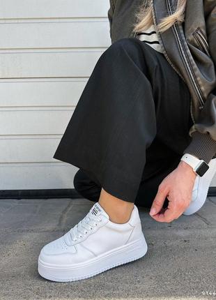 Стильные женские кожаные кроссовки белого цвета, кроссовки на завышенной подошве