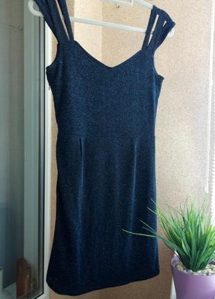 Красивое стеганое мини платье с блестящей нитью