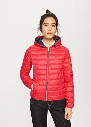 Очень красивый тонкий пуховик на осень ,новый!