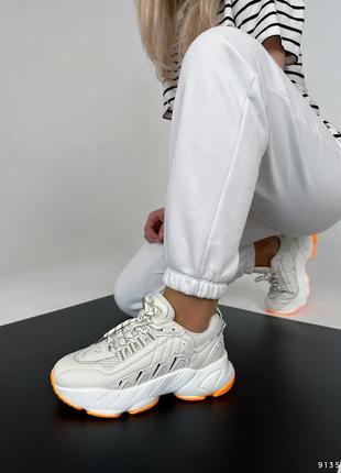 Стильные женские кроссовки белого цвета, белые кроссовки с яркой подошвой4 фото