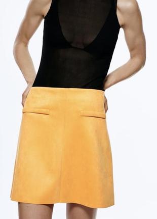 Бежева замшева мініспідниця zara р l