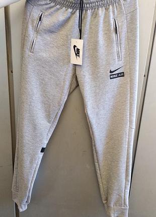 Штаны nike.