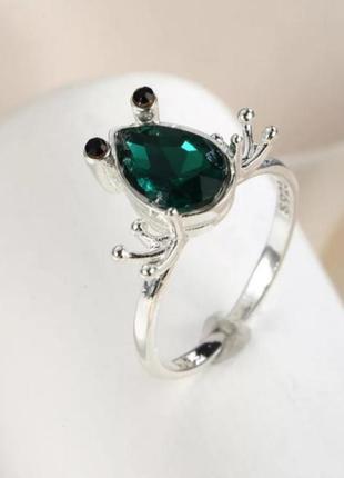 Серебристое кольцо колечко с жабкой кольцо с зеленим камнем
