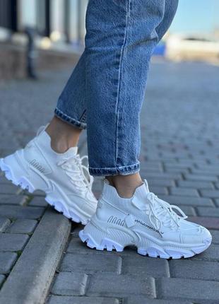 Стильні жіночі кросівки білого кольору текстиль + шкіра
