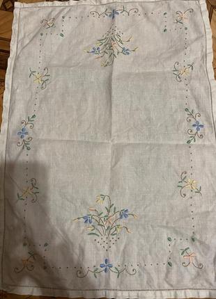 Вышитая салфетка