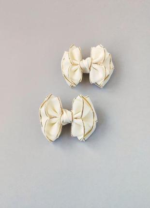 Яркие бантики для волос для девочки.