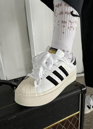 Adidas superstar
top sole жіночі масивні кросівочки на високій платформі кросівки білі бежеві адідас массивные кроссовки белые беж высокая подошва