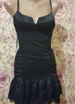 Черное праздничное очень красивое платье с пышной юбкой