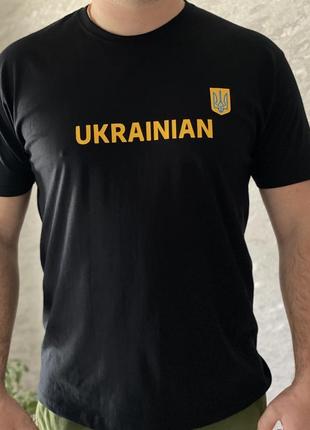Футболка з принтом чорна ukrainian