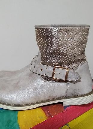 Демисезонні ботинки для дівчинки