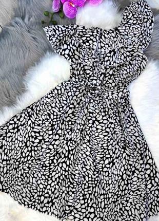 Літня, легка сукня для дівчат.