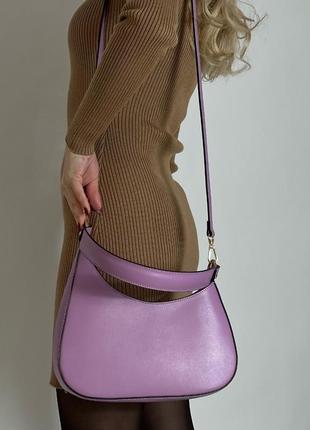 Женская сиреневая кожаная сумка ассиметричный багет из кожи сафьяно, италия3 фото