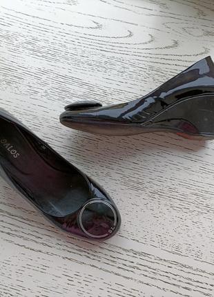 Лаковые туфли на платформе