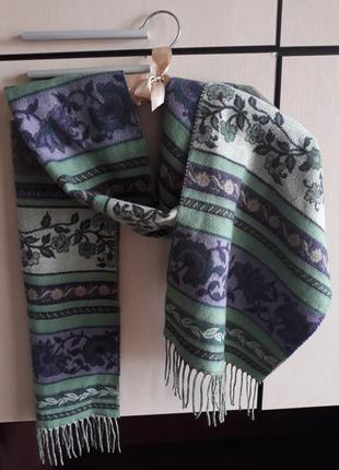 Гарний теплий ніжний шарф