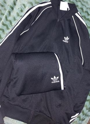 Невероятно крутой и шикарный костюм от adidas