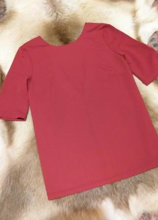 Блуза з вирізом на спині