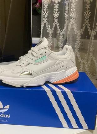 Кроссовки adidas falcon