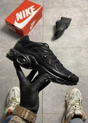 Мужские кроссовки nike air max plus triple black
