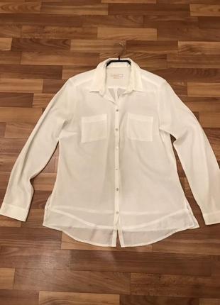 Біла блузка з накладними кишенями2 фото