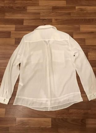 Біла блузка з накладними кишенями8 фото