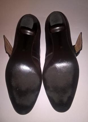 Женские кожаные туфли на каблучке "рюмочка"5 фото