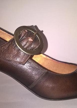 Женские кожаные туфли на каблучке "рюмочка"2 фото