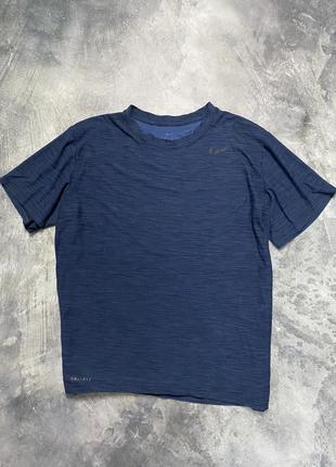 Футболка flyknit nike dri-fit