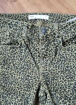 Zara стильні фірмові жіночі джинси зара джинсові штани з принтом оригінал6 фото