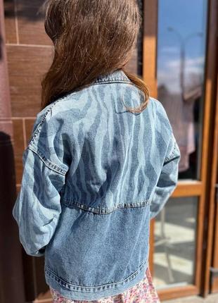 Куртка джинсова на дівчинку принт зебра колір синій . виробник туреччина.3 фото