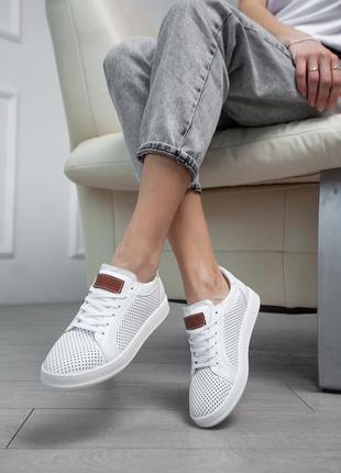 Жіночі білі кросівки ecco з перфорацією — знижка 35%3 фото