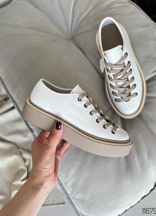 Белые натуральные кожаные кроссовки кеды на бежевой толстой подошве с бежевыми шнурками кожа1 фото