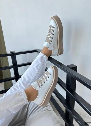 Белые натуральные кожаные кроссовки кеды на бежевой толстой подошве с бежевыми шнурками кожа8 фото