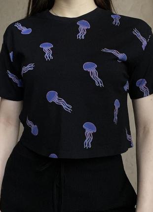 Укороченная футболочка с медузами1 фото