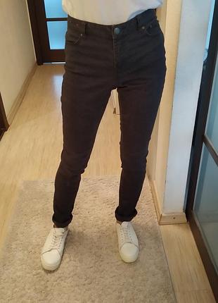 Авовняні щільні джинси next denim co з поясом.